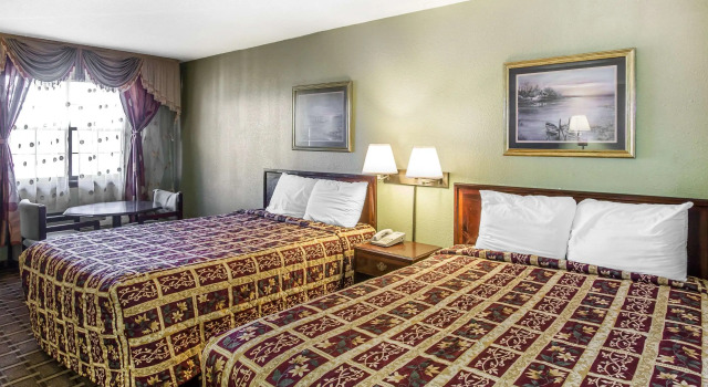 Standard Vierer Zimmer Rodeway Inn & Suites