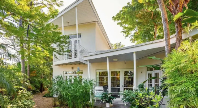 Коттедж Hidden Oasis Gorgeous Home w Pvt Pool