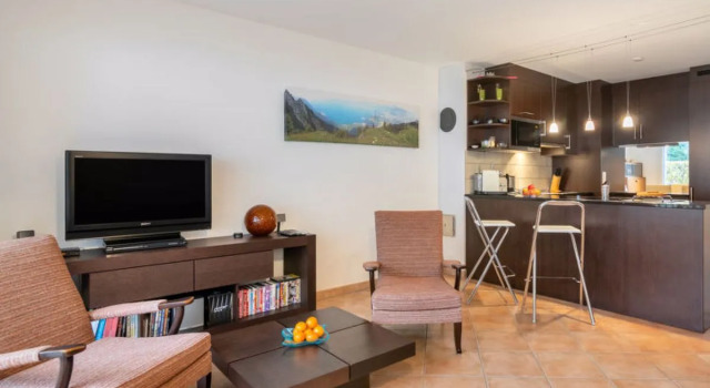 Tasman 15/R, Prenota Hotel Port-Valais Canton Vallese