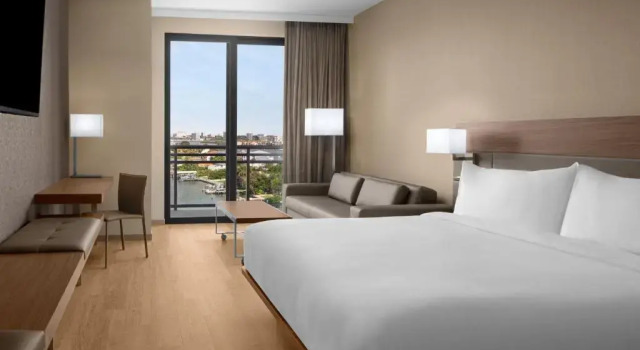 Номер Standard с балконом и с видом на воду AC Hotel by Marriott Clearwater Beach