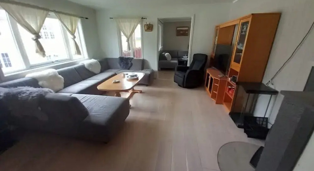 Arctic Paradise - 4 Bedroom Apartment in Tromso, Забронировать Апартаменты/квартира Отели Тромсё с парковкой, рядом с The Art Museum of Northern Norway, Парковка