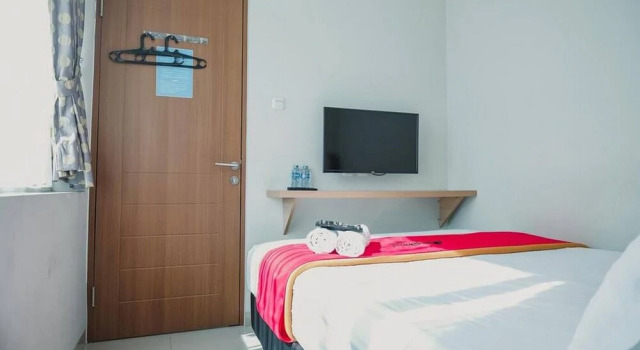 Kost M25 Hostel by Reddoorz, Book Hostel Hostels in Jakarta Province, Hostel