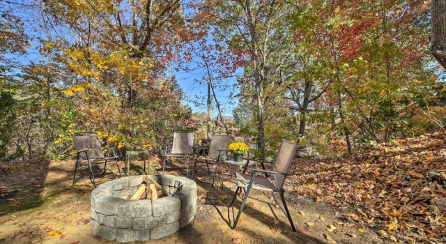 Коттедж Pet-friendly Cabin - 1 Mi From Fontana Lake!