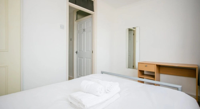 London Riverside 4 Bedroom House, Забронировать Отель Лондон Большой Лондон, рядом с Парк и ферма «Мадшут»