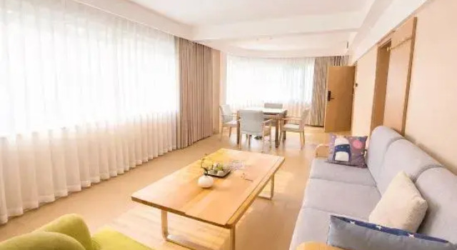 Люкс Deluxe Qiudu Airport Hotel