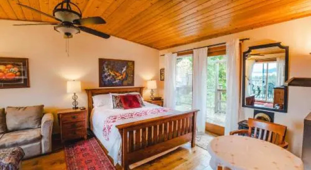 Morningside Garden Suite, Rezervasyon Otel Ganges Salt Spring Island