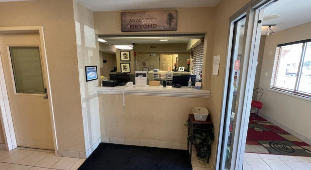 Candlewood Suites Wichita Northeast, Забронировать Отель Уичито Канзас, рядом с KU Wichita Center For Healthcare
