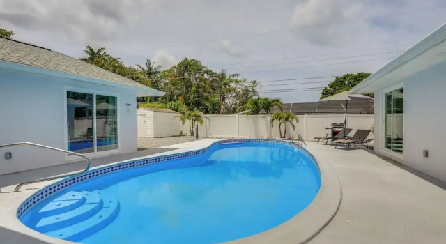 Коттедж 3 Mi to Beach: Modern Retreat in Largo!