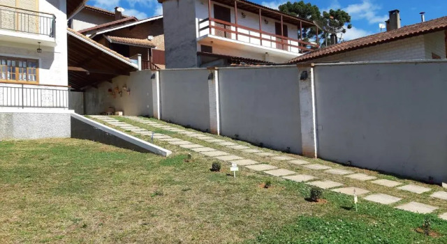Casa MAGNÍFICA a 1 Km do centrinho com Suíte e Hidro, Забронировать Отель Отели Монти-Верди с парковкой, рядом с Municipal Stadium Verner Grimberg Monte Verde, Парковка