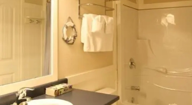 Коттедж с 2 комнатами с видом на окрестности Beach Acres Resort
