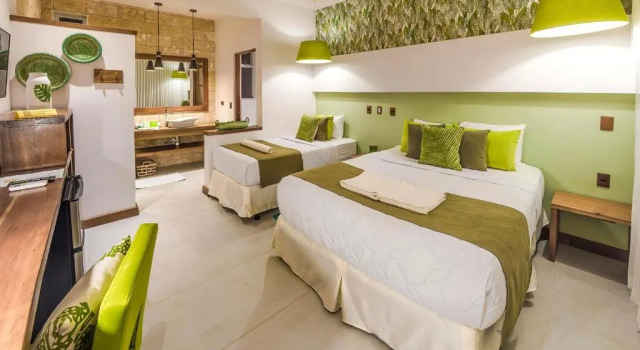 Трёхместный номер с видом на бассейн Umami Hotel