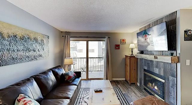 Plush Ski W/ Hot Tub, Pool & Fireplace 2 Bedroom Condo, Забронировать Апартаменты/квартира Стимбот-Спрингс Колорадо, рядом с Steamboat Powdercats