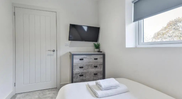 Коттедж 3 Bed Refurbished, Modern House, WiFi, Patio area