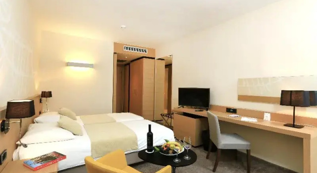 Двухместный номер Standard с балконом и с видом на парк Aminess Liburna Hotel