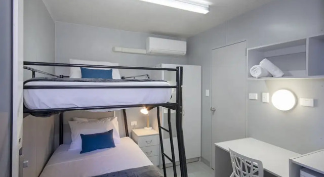 Двухместный люкс Lake Kawana Accommodation