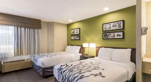 Четырёхместный номер Standard Sleep Inn & Suites Niantic North