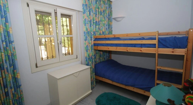 Holiday Villa near Fuengirola with Private Swimming Pool in Green Oasis, Забронировать Вилла Фуэнхирола Коста-дель-Соль