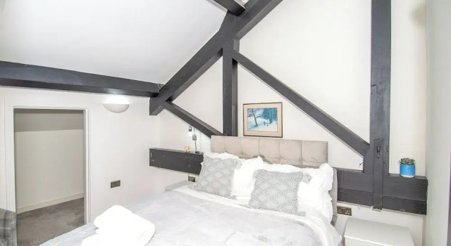Apartment - Sleeps 4 - Parking - Workspace
