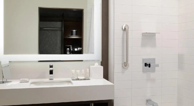 Четырёхместный номер Standard с видом на город Marriott Tacoma Downtown