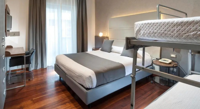 Четырёхместный номер Waldorf Palace Hotel