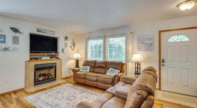 Half Mi to Beach: Rockaway Beach Home w/ Grill!, Varaa Hotelli Rockaway Beach 