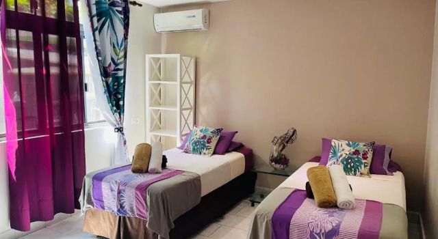 Коттедж с 3 комнатами Tahiti beach house