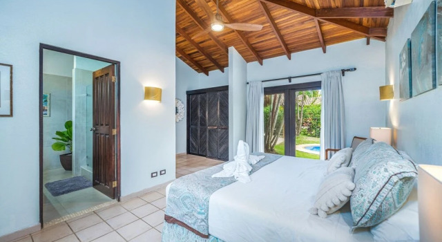 Tropical Retreat - Private Pool, Steps To Beach 2 Bedroom Villa by RedAwning, Rezerwuj Willa Hotele w Guanacaste z parkingiem, Parking