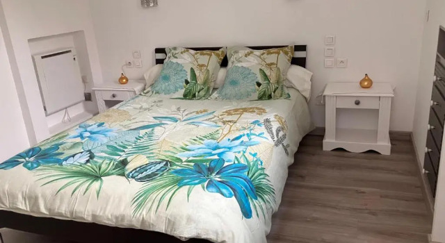Апартаменты 2 pièces rez-de-jardin dans maison avec piscine