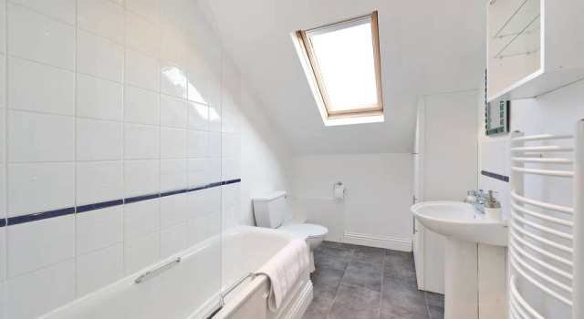 Spacious & Bright 2-bed Flat By Wandsworth Common