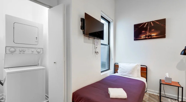 Full Kitchen And A Spa Bath - You Seriously Need To See This Studio! - 747 Lofts Cabin 205 by RedAwning, Забронировать Курортный отель Курортные отели Чикаго, рядом с Intuit: The Center for Intuitive and Outsider Art, Курортный отель