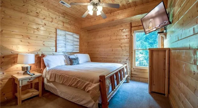 Suite Seasons 4 Bedroom Home with Hot Tub, Забронировать Отель СПА-отели Пиджен-Фордж, рядом с Гоночный центр Xtreme, SPA-услуги