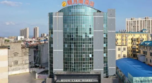 Moonlake Hotel, Rezerwuj Hotel Hotele w Baise z parkingiem, Parking