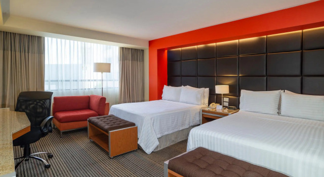 Четырёхместный номер Standard Holiday Inn Mexico City-Plaza Universidad by IHG