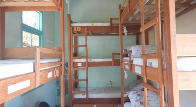 Paikea Hostel Praia do Rosa, Забронировать Хостел Отели Прайя-ду-Роза с парковкой, рядом с Пляж Роза, Парковка