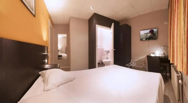 Номер Comfort Alpha Hotel