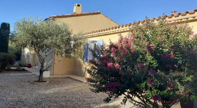 Authentique mas avec piscine en Provence, Забронировать Отель Отели в центре Регюс, в центре