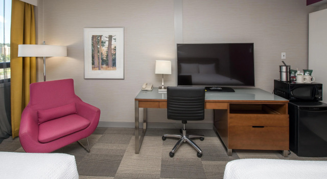 Четырёхместный номер Standard Coast Prince George Hotel by APA