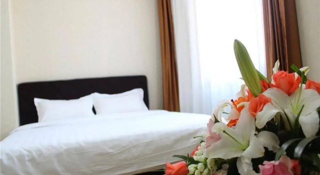 Dalian Traders Hotel Restaurant, Book Hotel Hoteller i Dagushan med pool, Swimmingpool