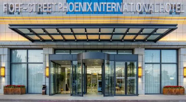 Tekesi Phoenix International Hotel