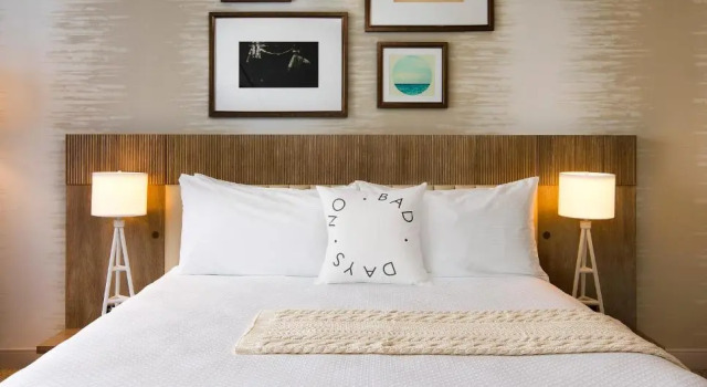 Номер Standard с балконом и с видом на сад The Belamar Hotel Manhattan Beach, Tapestry by Hilton