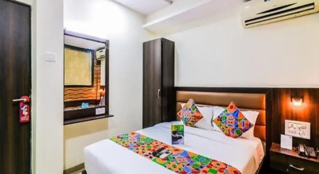 Номер Deluxe FabHotel Galaxy Suite Chembur