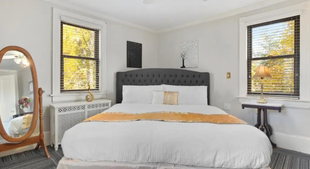 Люкс Deluxe DeBary Inn