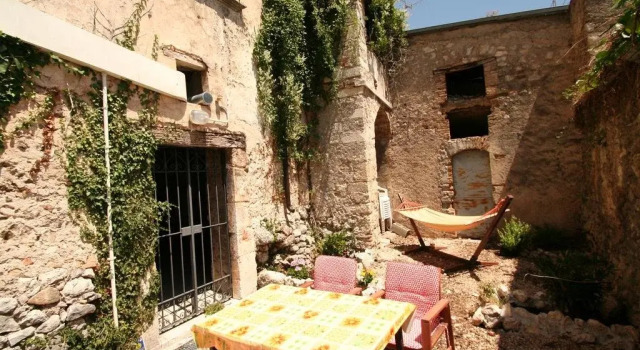 Sotto Il Castello, Book Apartment Hotels in Abruzzo with Parking, Parking