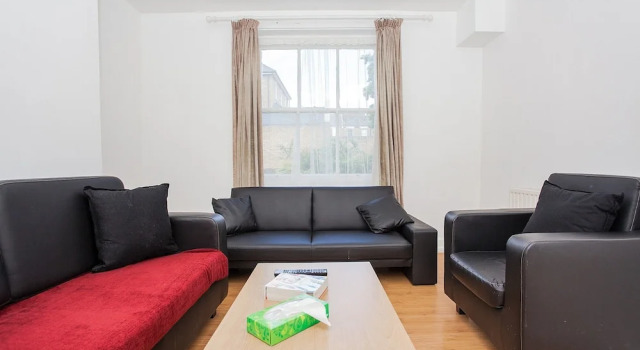 Spacious Shepherds Bush Apartment With Garden, Varaa Huoneisto Asunnot kohteessa Merseyside, Huoneisto