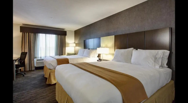 Четырёхместный номер Standard Holiday Inn Express Hotel & Suites NORTH FREMONT by IHG