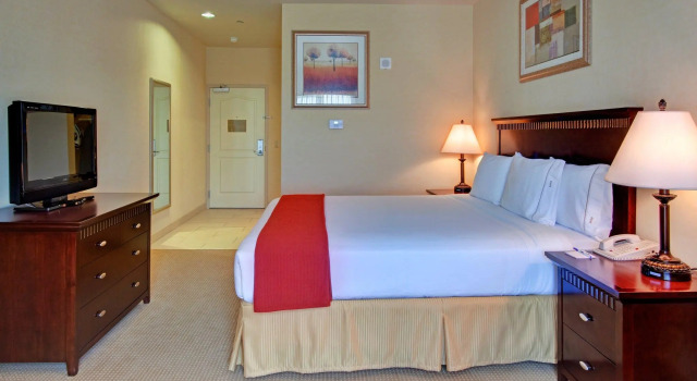 Двухместный номер Standard Holiday Inn Express & Suites Beaumont - Oak Valley by IHG