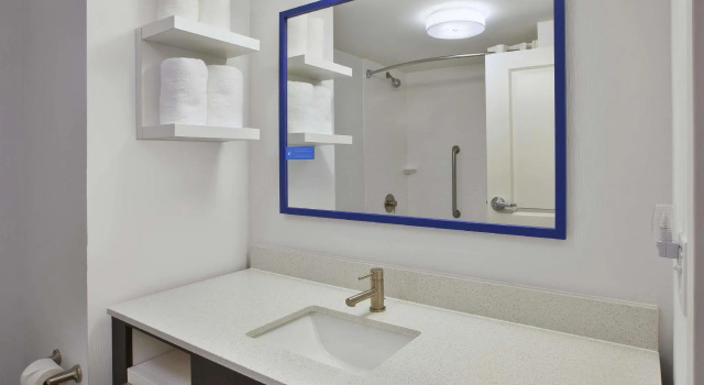 Четырёхместный номер Standard Hampton Inn White River Junction