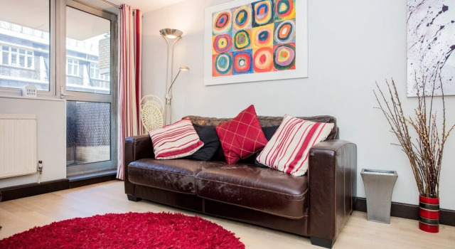 2 Bedroom Central London Apartment With Balcony, Varaa Huoneisto Asunnot kohteessa Merseyside, Huoneisto