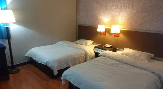 Четырёхместный люкс Baiyun Hotel
