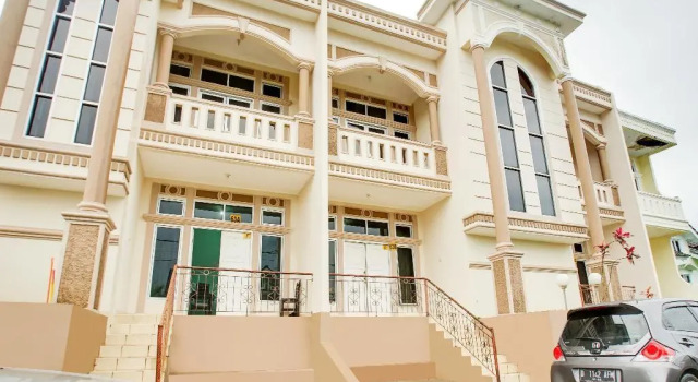 OYO 3241 Grand Suites Palace 4, Book Hotel Cipanas West Java